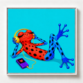 Ilustración de una rana roja con manchas negras y patas azules escuchando música con audífonos amarillos sobre fondo azul turquesa, obra Frecuencia de la colección Ranas Azules